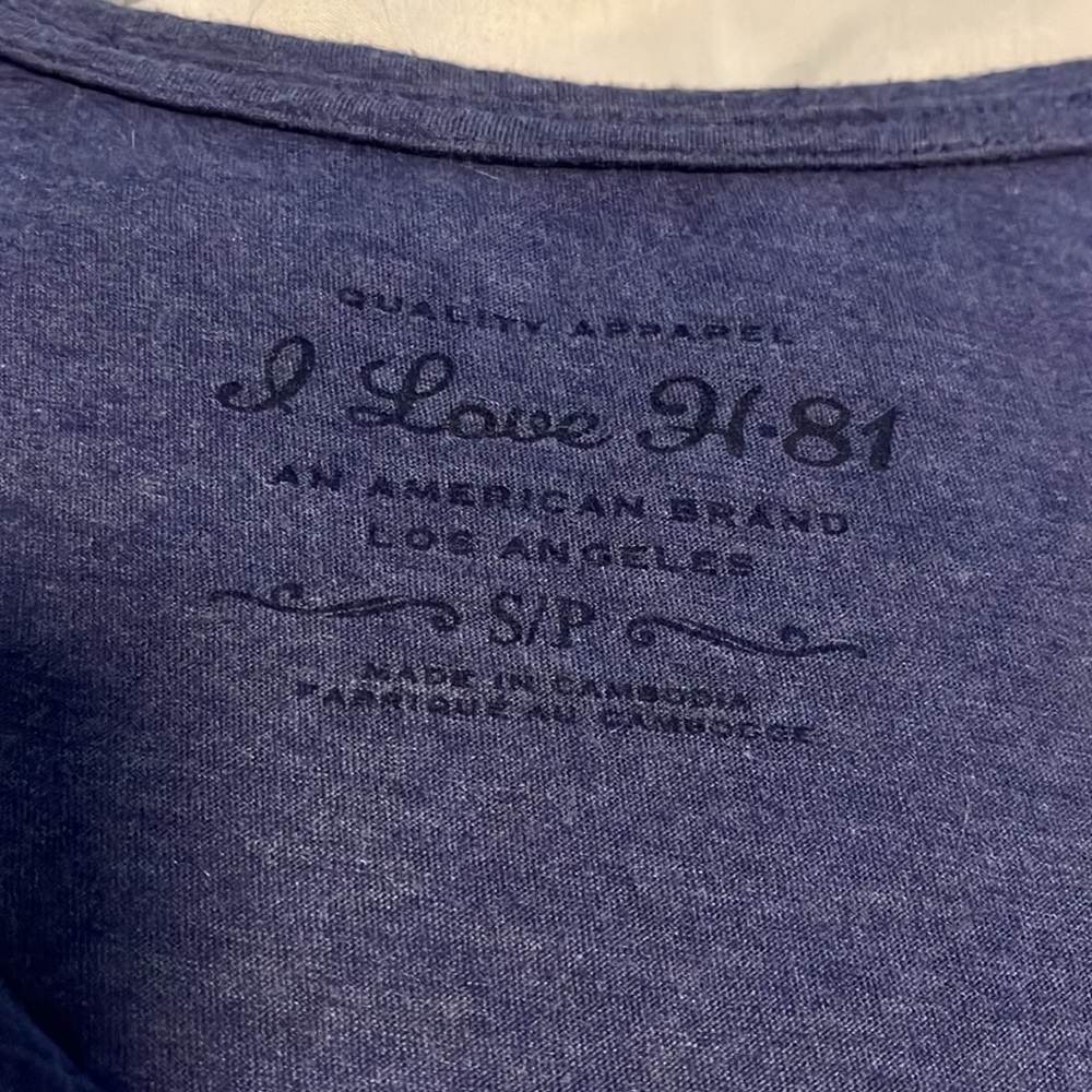 Tee ❤️ - Picture 2 of 2